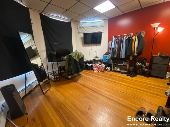 879 Beacon St, Unit 10 in Boston, MA - Foto de edificio - Building Photo