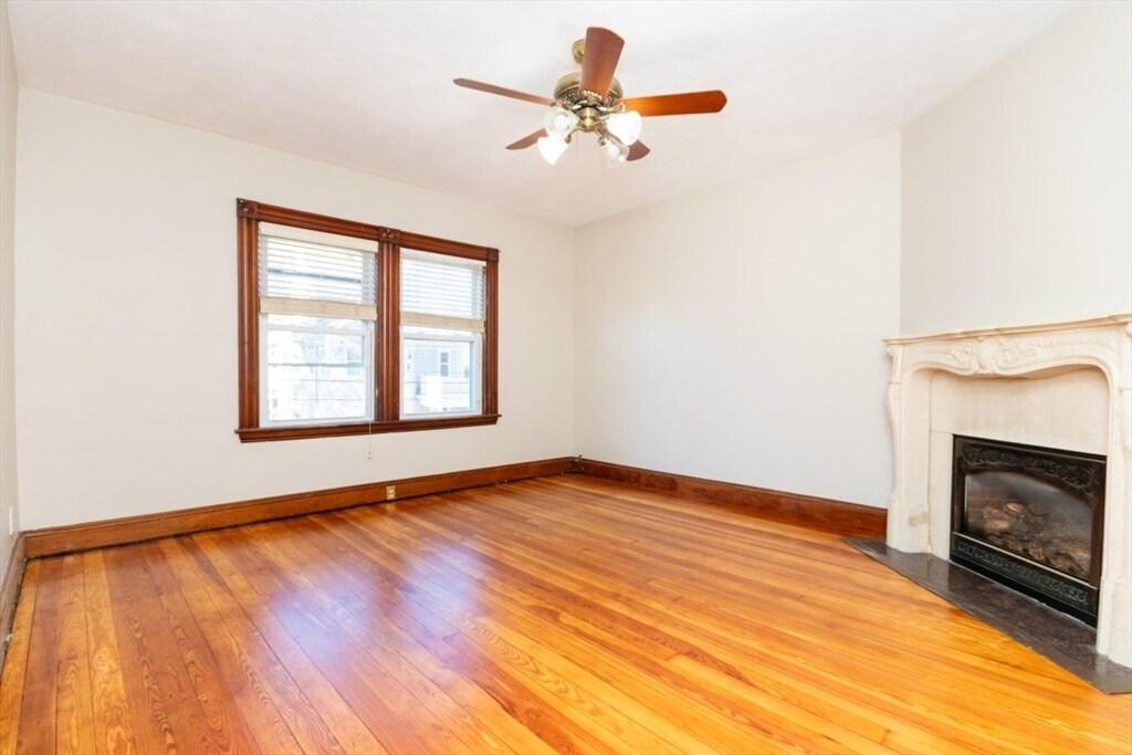 24 Bowman St in Boston, MA - Building Photo