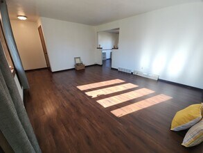 1250 Burnette St in Neenah, WI - Building Photo - Building Photo