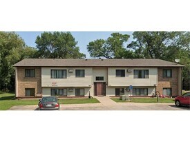 627 Main St in Clinton, MN - Building Photo