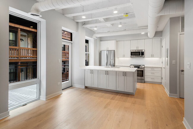 4638 N Ashland Ave, Unit 203 in Chicago, IL - Foto de edificio - Building Photo