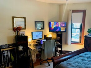 112 Marine Rd, Unit 1 in Boston, MA - Building Photo - Building Photo