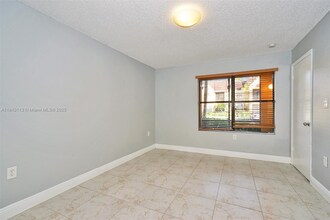 15560 SW 104th St in Miami, FL - Building Photo - Building Photo