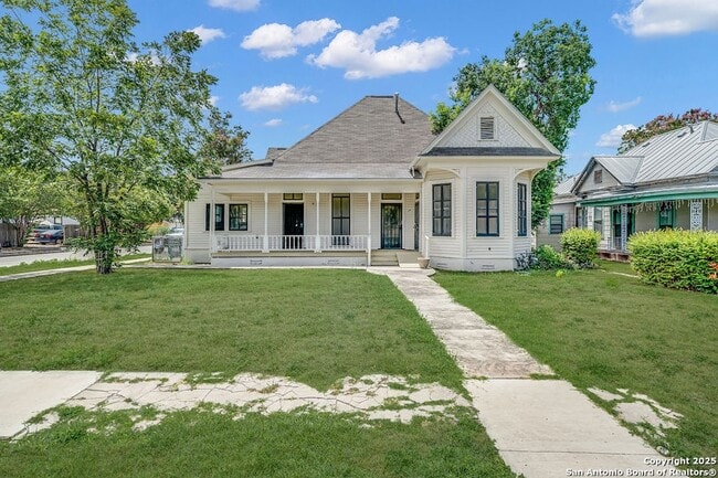 property at 530 E Carson St