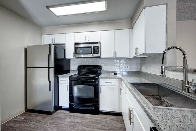 Summit Riverside Apartments in Littleton, CO - Building Photo - Building Photo