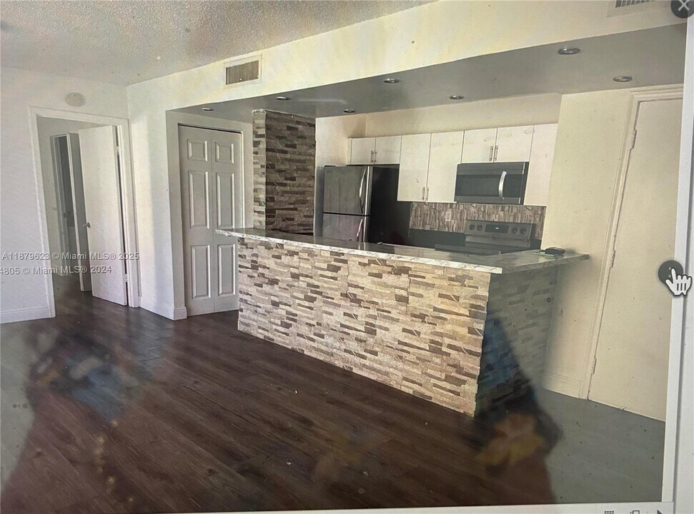 636 NW 114th Ave in Miami, FL - Building Photo
