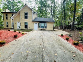 7156 Whitfield Dr in Riverdale, GA - Building Photo