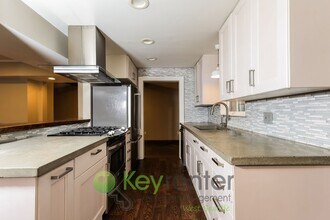 6739 24th Ave SW in Seattle, WA - Building Photo - Building Photo