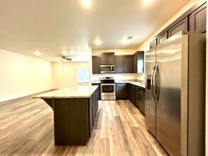 959 S Rupple Rd in Fayetteville, AR - Foto de edificio - Building Photo