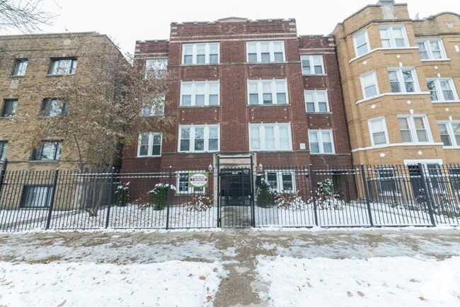 property at 4948 N Harding Ave