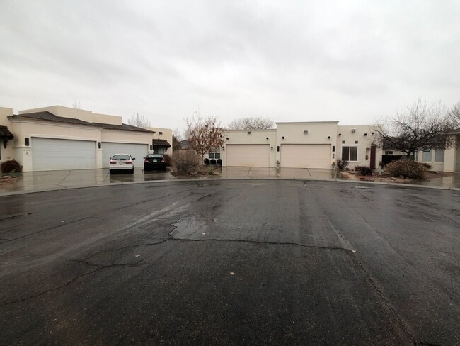 674 Gemstone Way in Grand Junction, CO - Building Photo - Building Photo