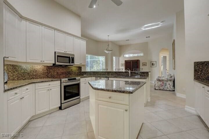 1436 Serenity Cir in Naples, FL - Building Photo