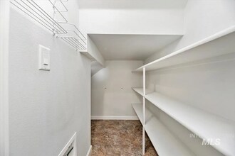 4372 N Five Mile Rd in Boise, ID - Building Photo - Building Photo