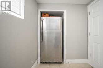 2444 Woburn Crescent in Oakville, ON - Building Photo - Building Photo