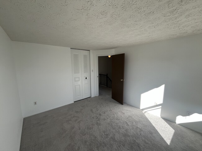 6310 Meeting House Way in Alexandria, VA - Foto de edificio - Building Photo