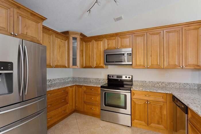 39 Mayfair Ln in Boynton Beach, FL - Building Photo