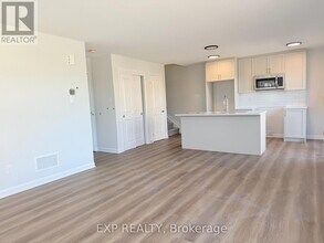 101 Glenroy Gilbert Dr in Ottawa, ON - Building Photo - Building Photo