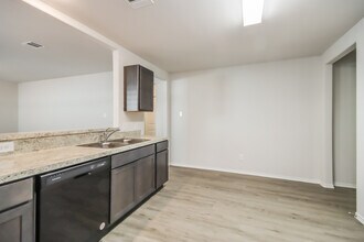 2704 S Lina Ct in Conroe, TX - Building Photo - Building Photo