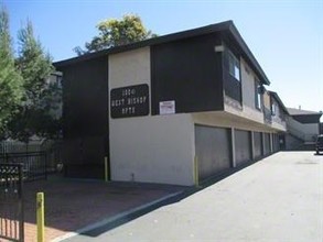 West Bishop Apartments in Santa Ana, CA - Building Photo - Building Photo