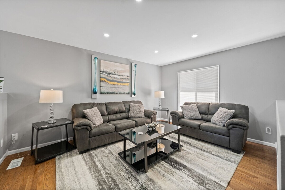 21937 E Churchill Dr in Richton Park, IL - Foto de edificio