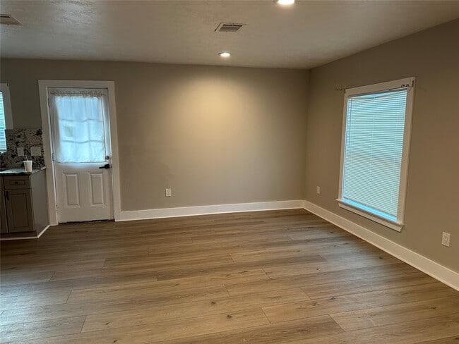 property at 4504 Kingsbury St