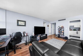 6301 N Sheridan Rd, Unit 21J in Chicago, IL - Building Photo - Building Photo