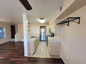 433 E Ave, Unit C in Coronado, CA - Building Photo - Building Photo