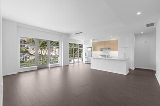 143 Old River Rd in Edgewater, NJ - Foto de edificio - Building Photo