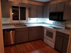 15 Winding Pond Rd in Londonderry, NH - Building Photo - Building Photo