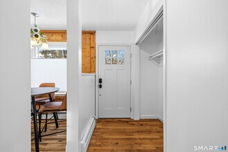 12 Beach Park Rd in Clinton, CT - Building Photo - Building Photo