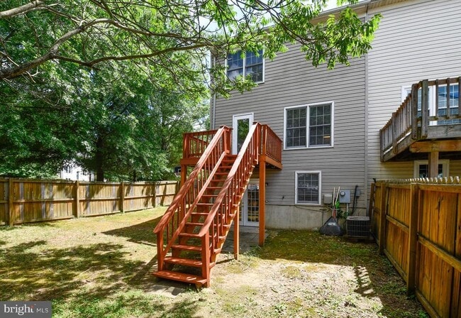 111 Ben Neuis Pl in Fredericksburg, VA - Foto de edificio - Building Photo