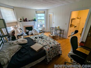 1063 Beacon St in Brookline, MA - Foto de edificio - Building Photo