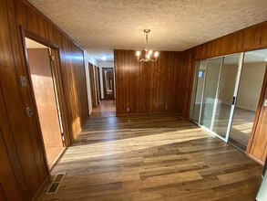 2408 Vaulx Ln in Nashville, TN - Foto de edificio - Building Photo