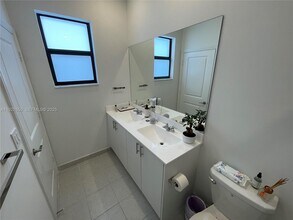 12868 SW 232nd Ln in Princeton, FL - Foto de edificio - Building Photo