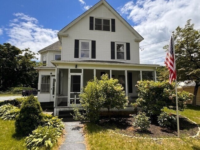 19 Chapel St in Shirley, MA - Building Photo
