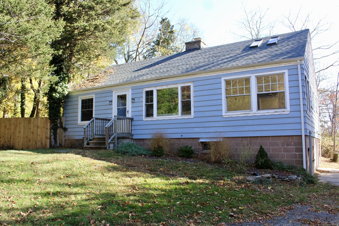 22 High Ridge Rd in Guilford, CT - Building Photo