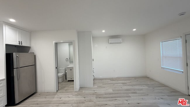 7345 Tyrone Ave in Los Angeles, CA - Building Photo - Building Photo