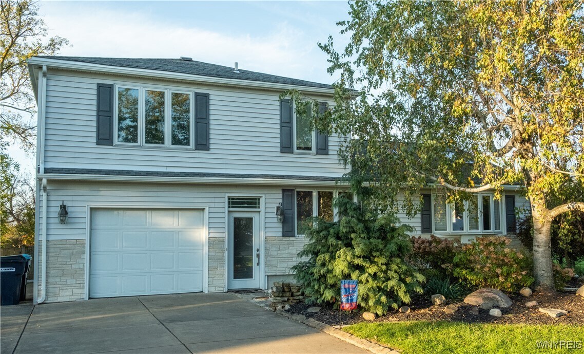 1939 Bedell Rd in Grand Island, NY - Building Photo