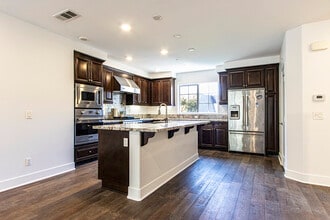 2400 Torrey Pines Rd in La Jolla, CA - Building Photo - Building Photo