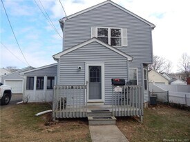 32 Cambridge Ave in Milford, CT - Building Photo