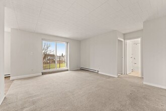 Sandilands Tower in Windsor, ON - Building Photo - Building Photo