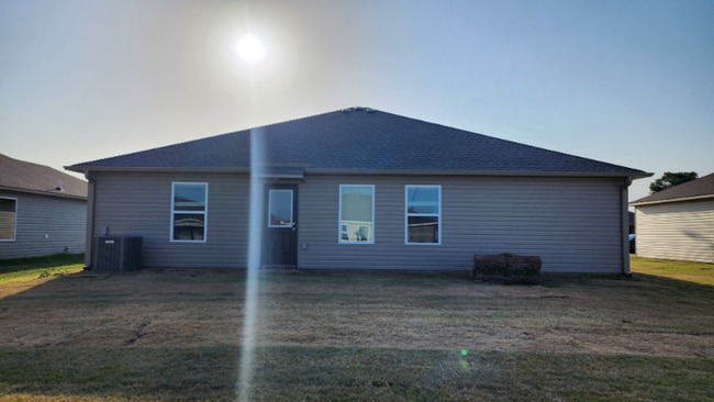 2606 S Silver St in Siloam Springs, AR - Foto de edificio - Building Photo