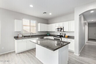 2936 E Hazeltine Way in Chandler, AZ - Building Photo - Building Photo