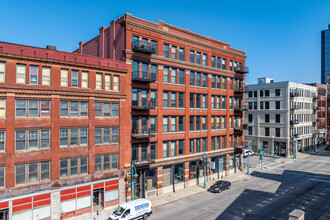 Riverwalk Plaza in Milwaukee, WI - Building Photo - Building Photo