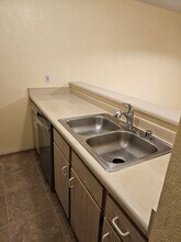 19230 Forest Park Dr NE, Unit C209 in Lake Forest Park, WA - Building Photo - Building Photo