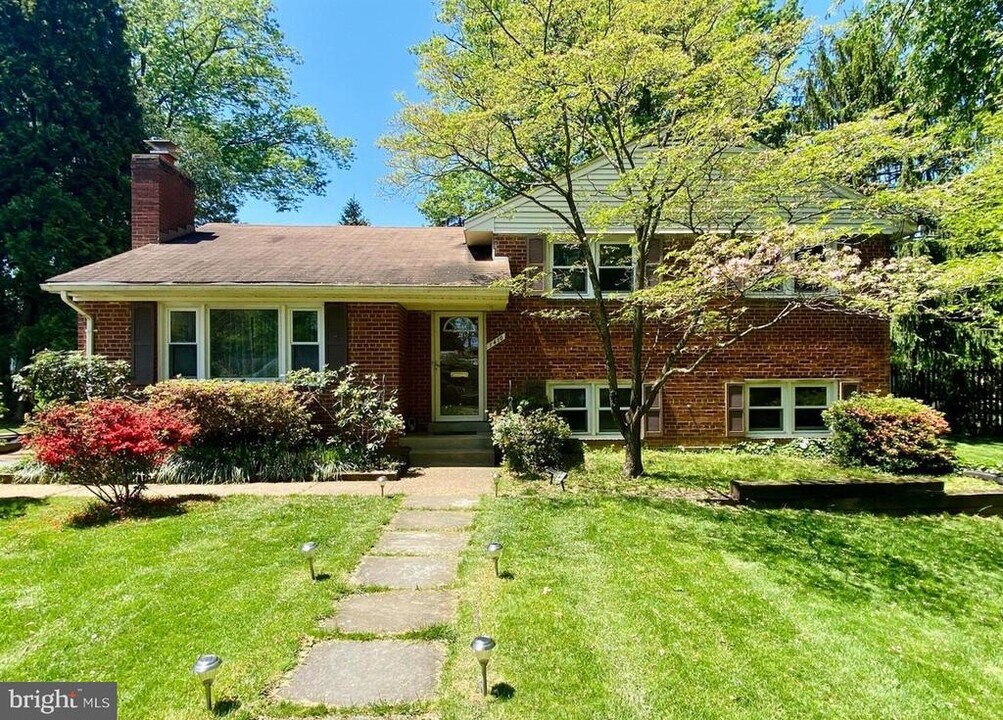 1410 Pathfinder Ln in McLean, VA - Building Photo