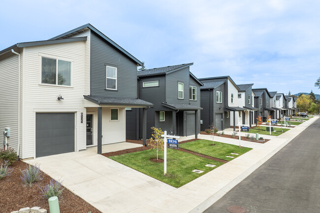 Quail Park Homes in Milwaukie, OR - Building Photo - Primary Photo