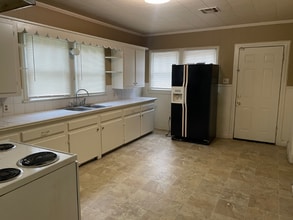 120 W Foch St in Lafayette, LA - Building Photo - Building Photo