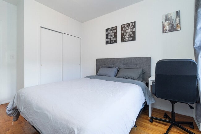 319 E 95th St in New York, NY - Building Photo - Building Photo