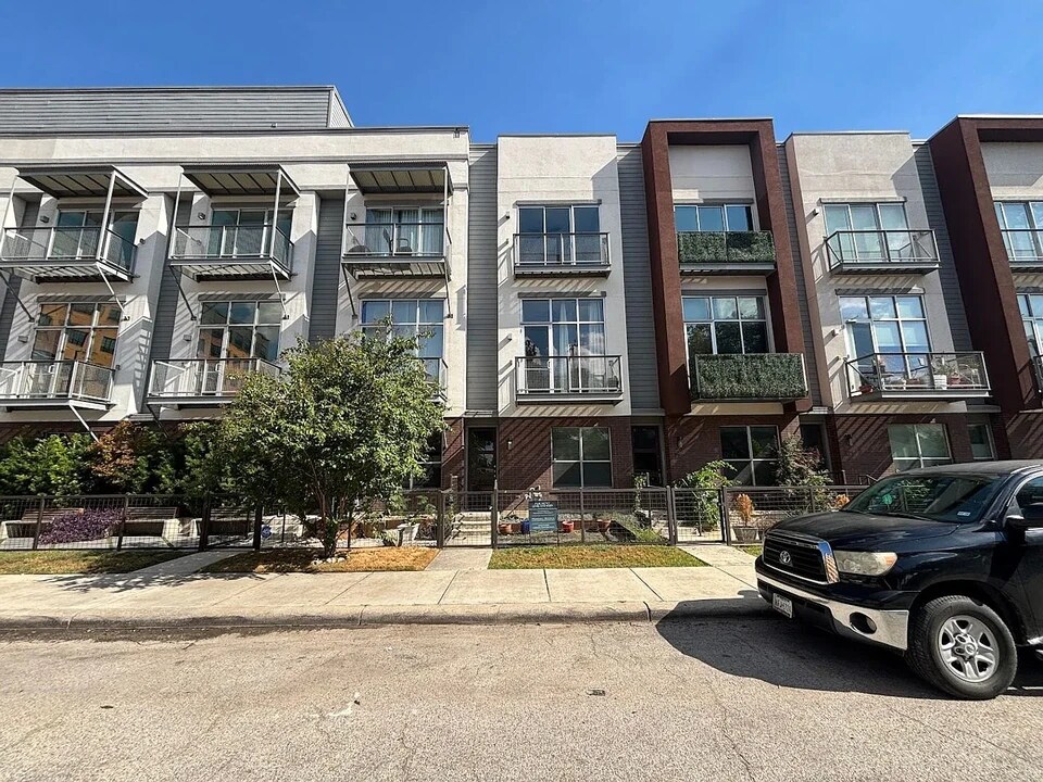 1132 E Quincy St in San Antonio, TX - Building Photo